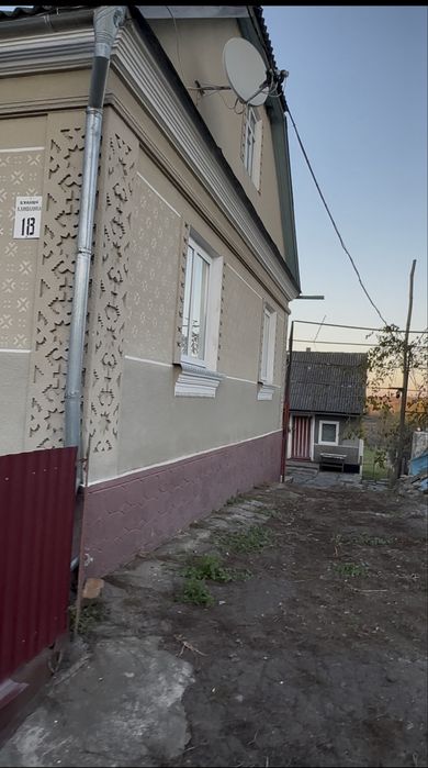 Продам житловий будинок з земельною ділянкою