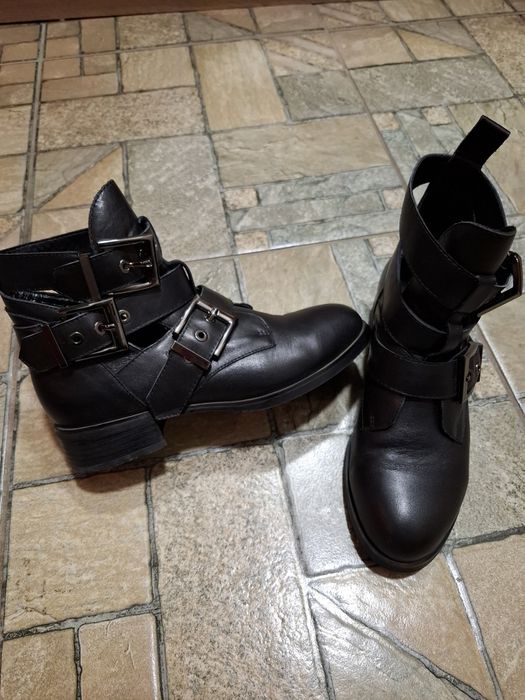 Продам стильні чоботи