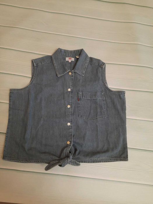 Безрукавка от Levis