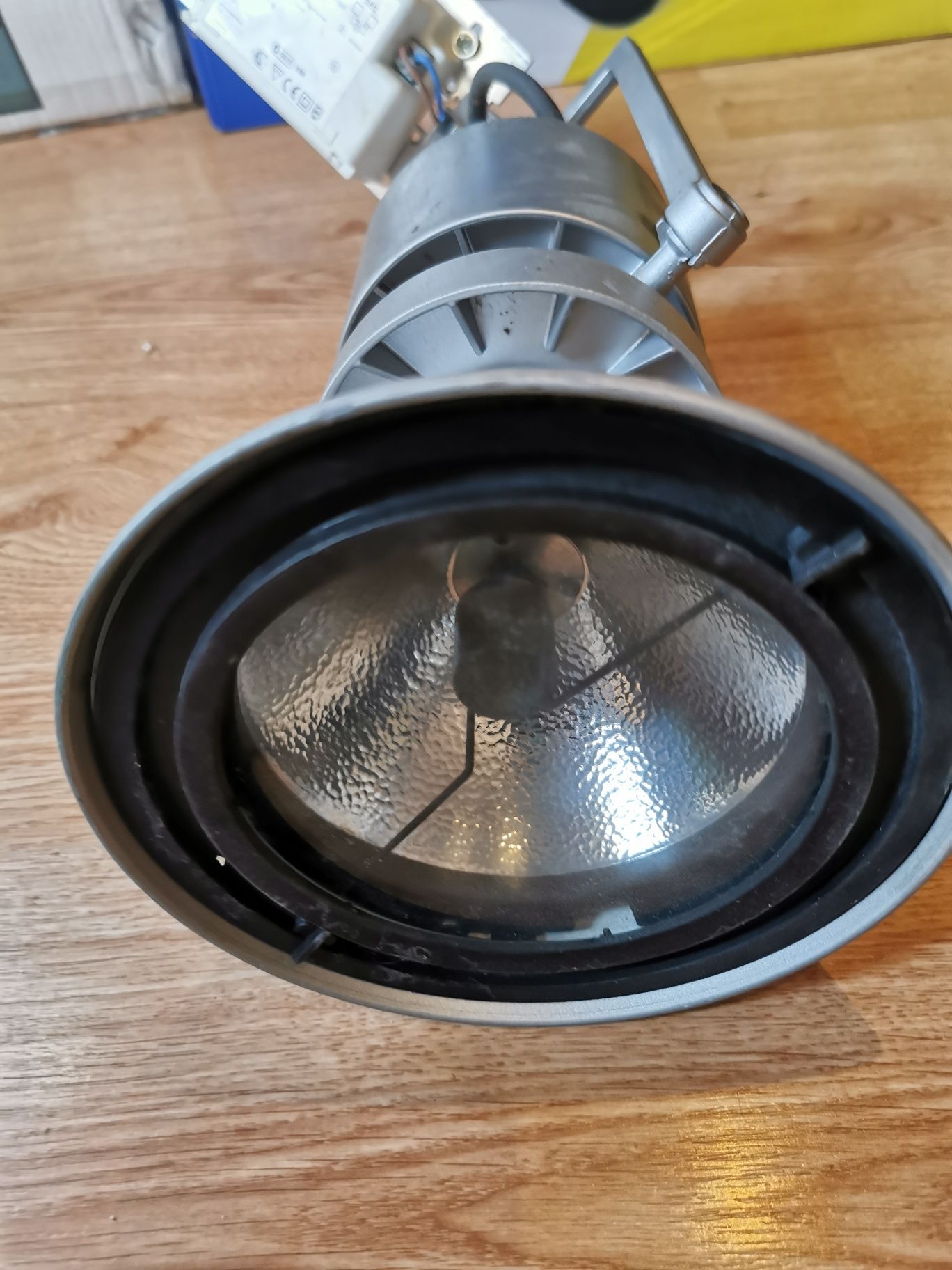 Lampa halogenowa z zasilaczem/transformatorem