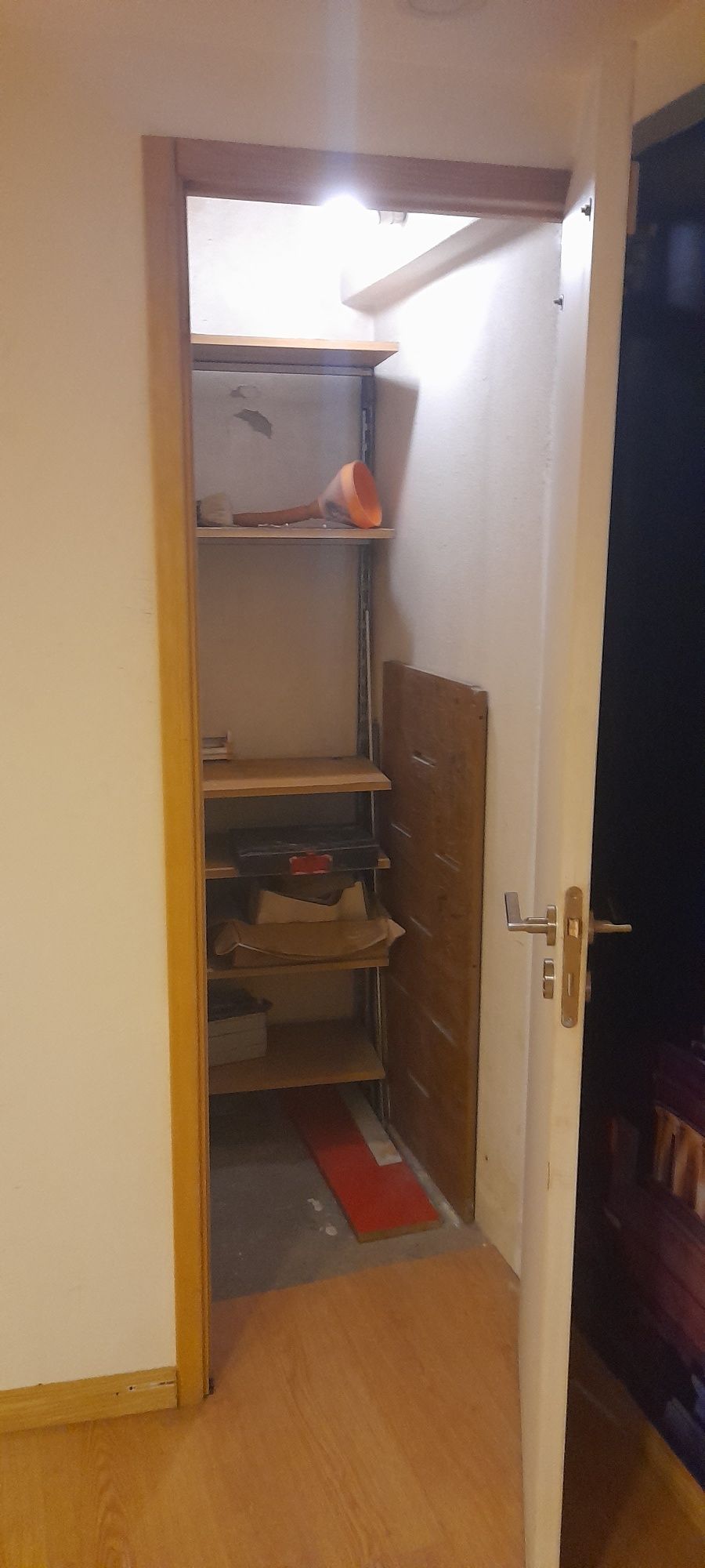 Alugo espaço com +/- 50m²