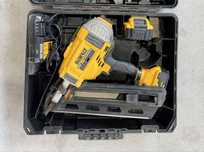 Gwoździarka Dewalt DCN 692