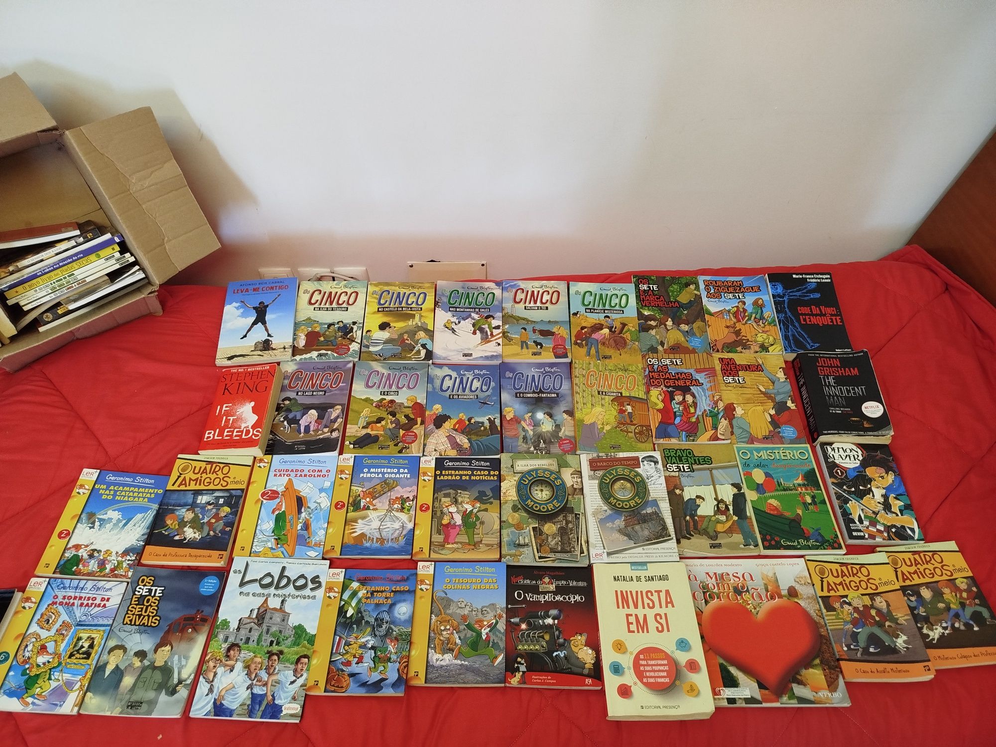Caixa de livros variados