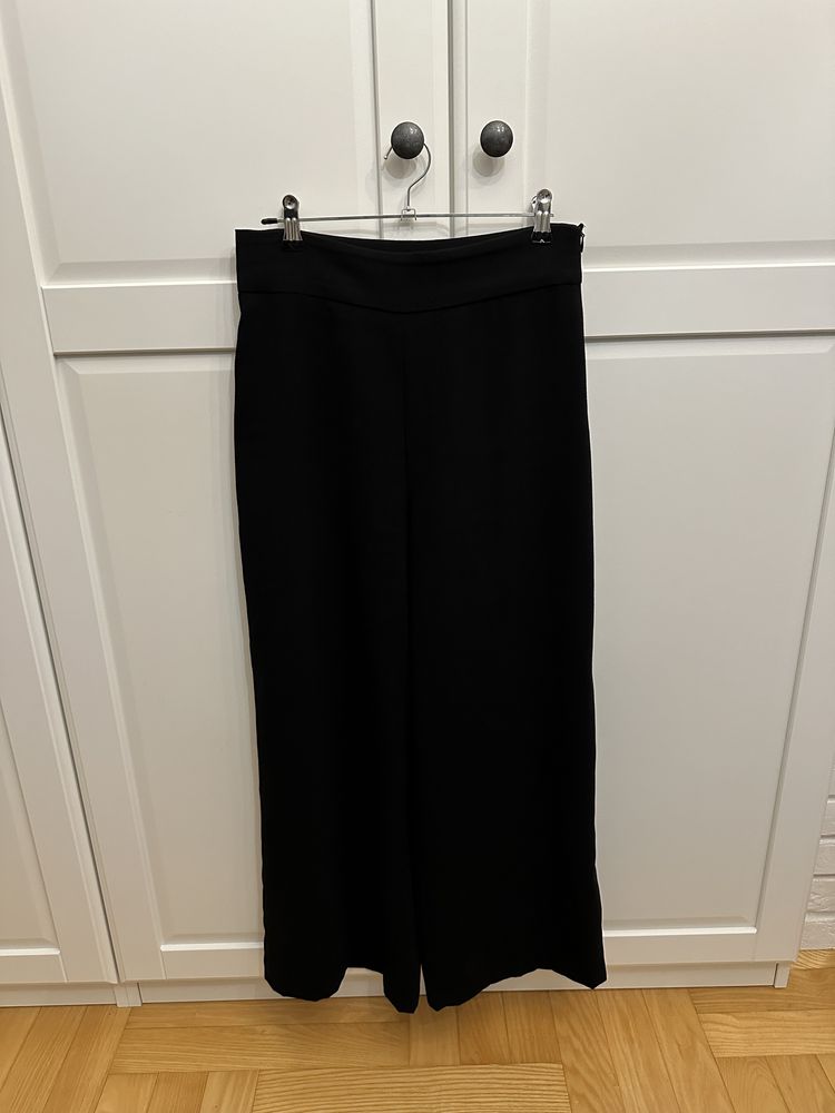 Czarne proste spodnie Zara z szeroką nogawką S