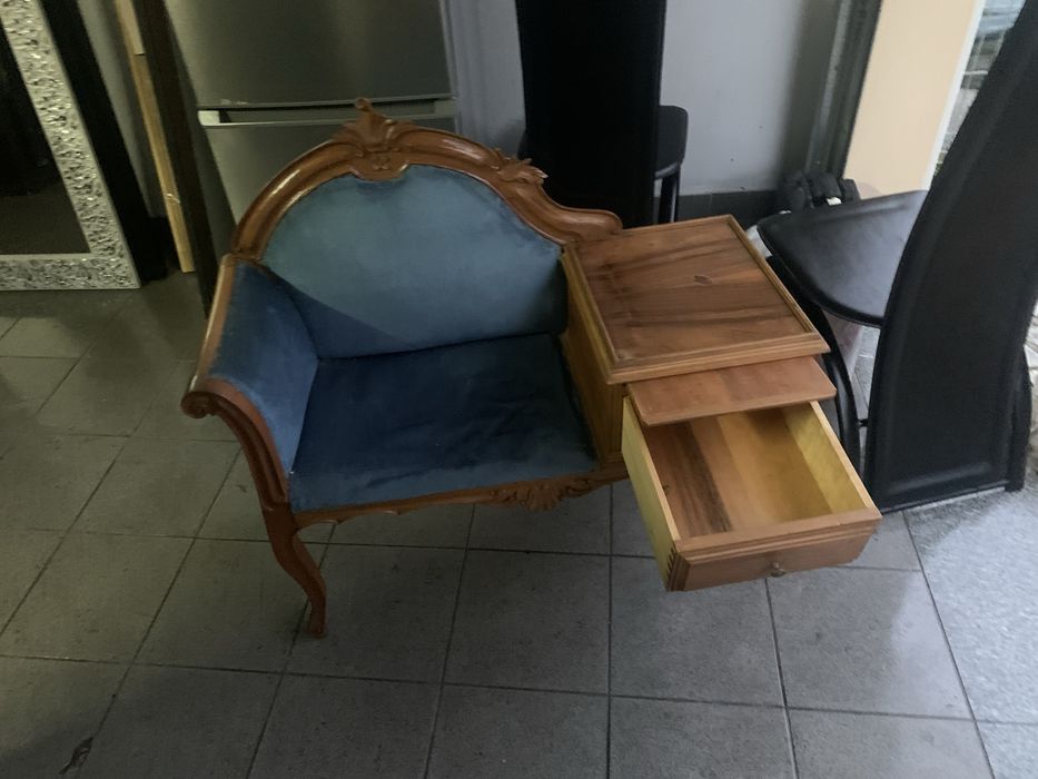 Poltrona com gaveta
