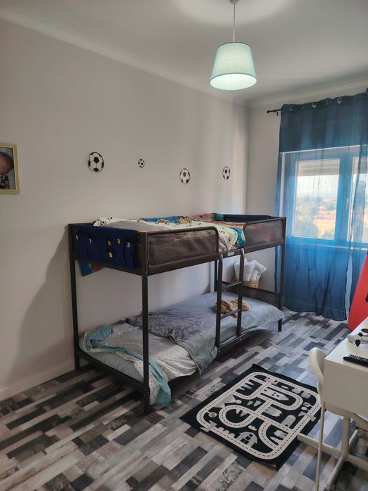 Arrendar Apartamento T4 (3 quartos)