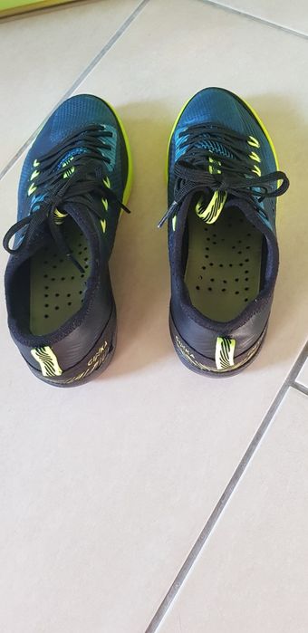 Buty młodzieżowe do piłki halowej Ginka Imviso 900 jak nowe rozm.37