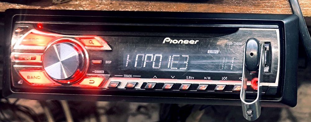 Pioneer 2500ui в чудовому стані. Все працює.. магнитола