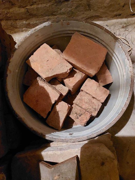 Цегла  шамотна та вогнетривка з розібраноі кахельноі пічки 100шт бв