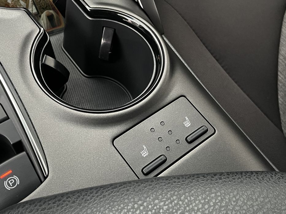 Toyota Camry 2023 року , офіційна