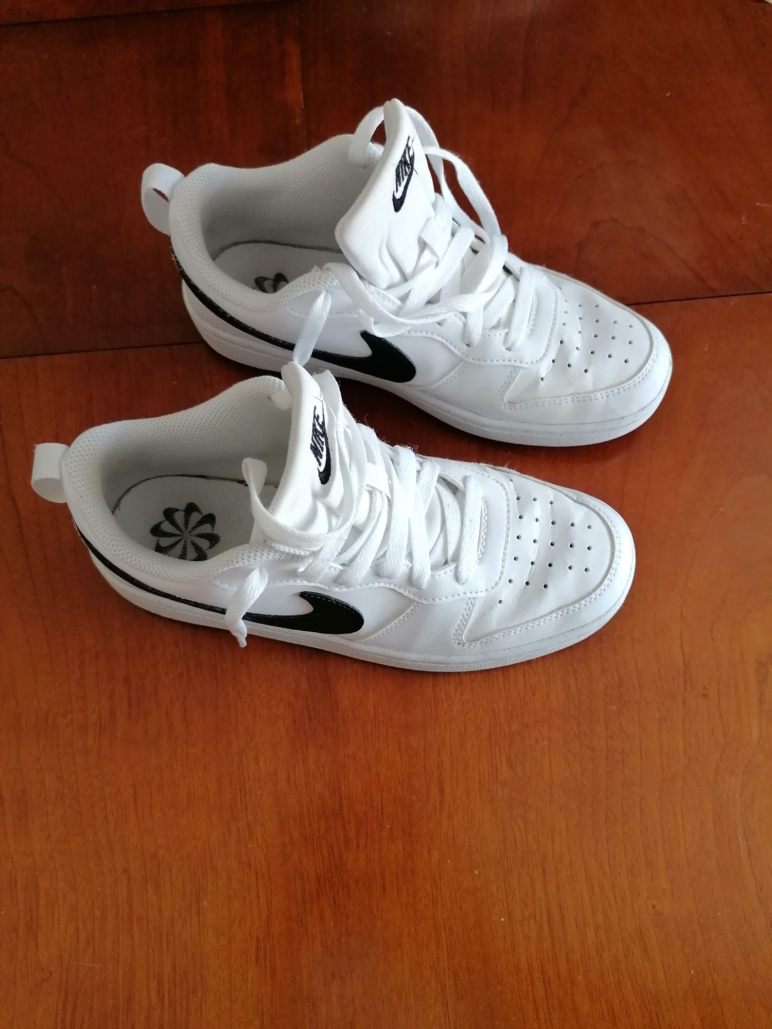 Sapatilhas Nike  brancas