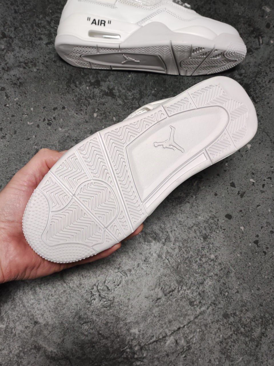 Кросівки зимові Nike Air Jordan 4 з хутром розпродаж