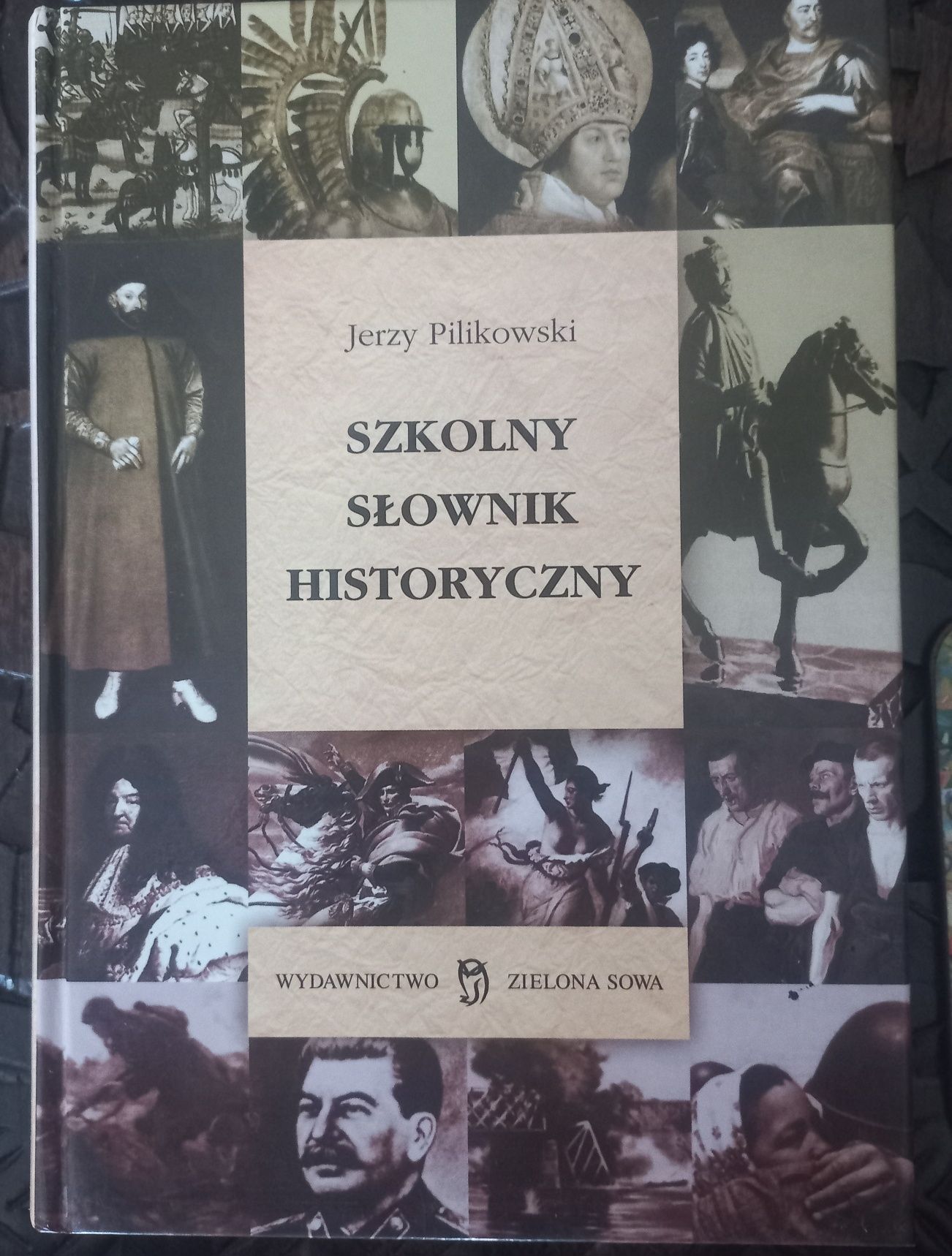 "Szkolny słownik historyczny". Jerzy Pilikowski.