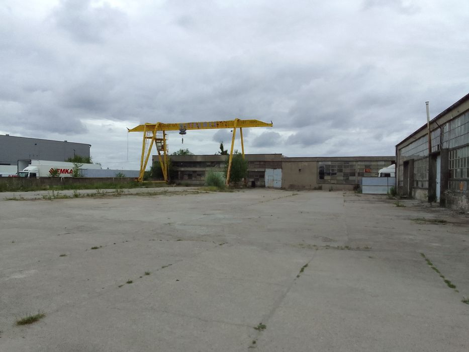 Plac utwardzony  1700  m2 z wjazdem od ul. Towarowej