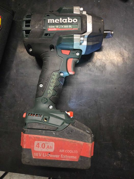 Metabo Ssw 18 Ltx 800 Bl klucz udarowy plus bateria 4AH