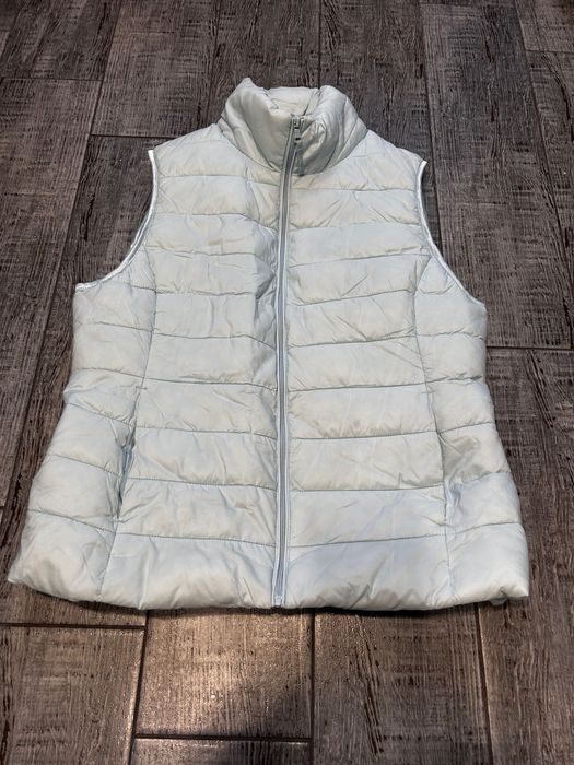 Пуховая желетка женская COLIN’S