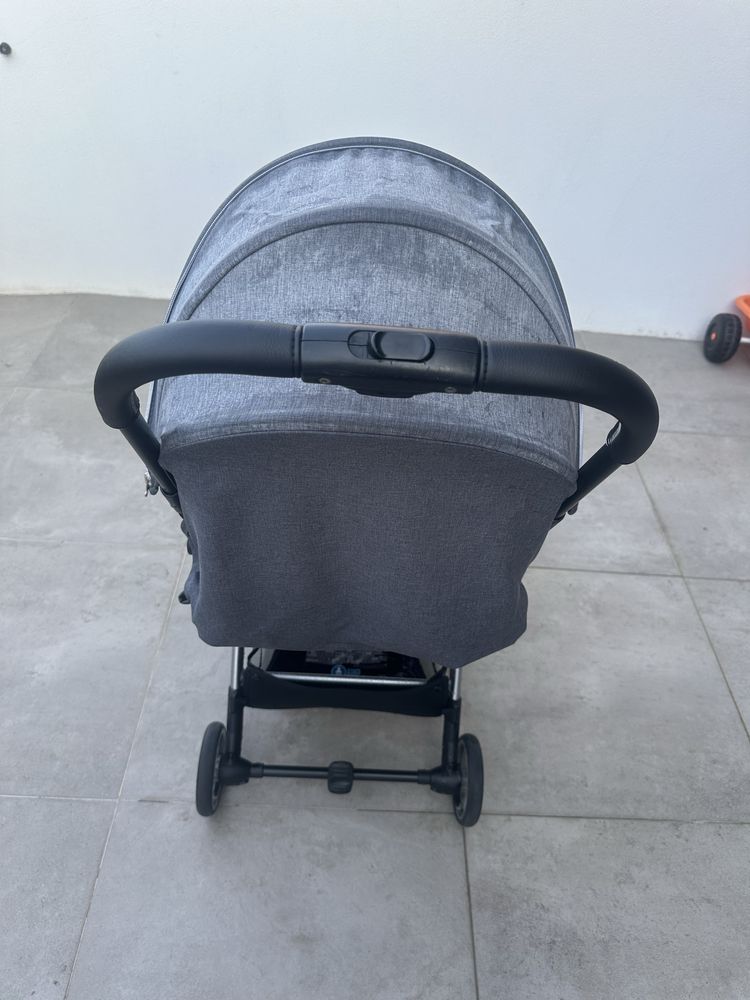 Carrinho passeio Chicco Goody cinza