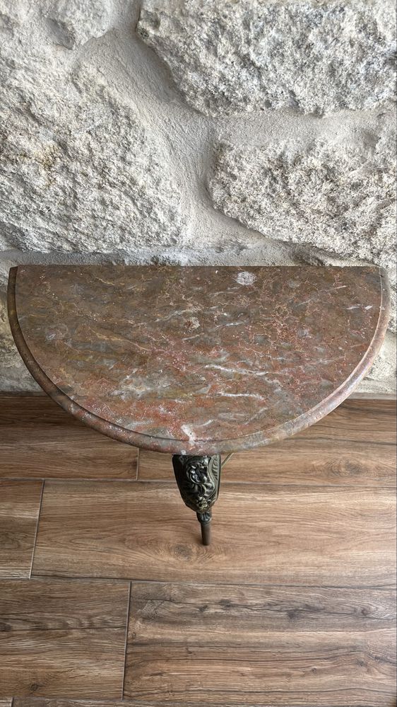 Mesa de Canto Antiga com Tampo de Mármore