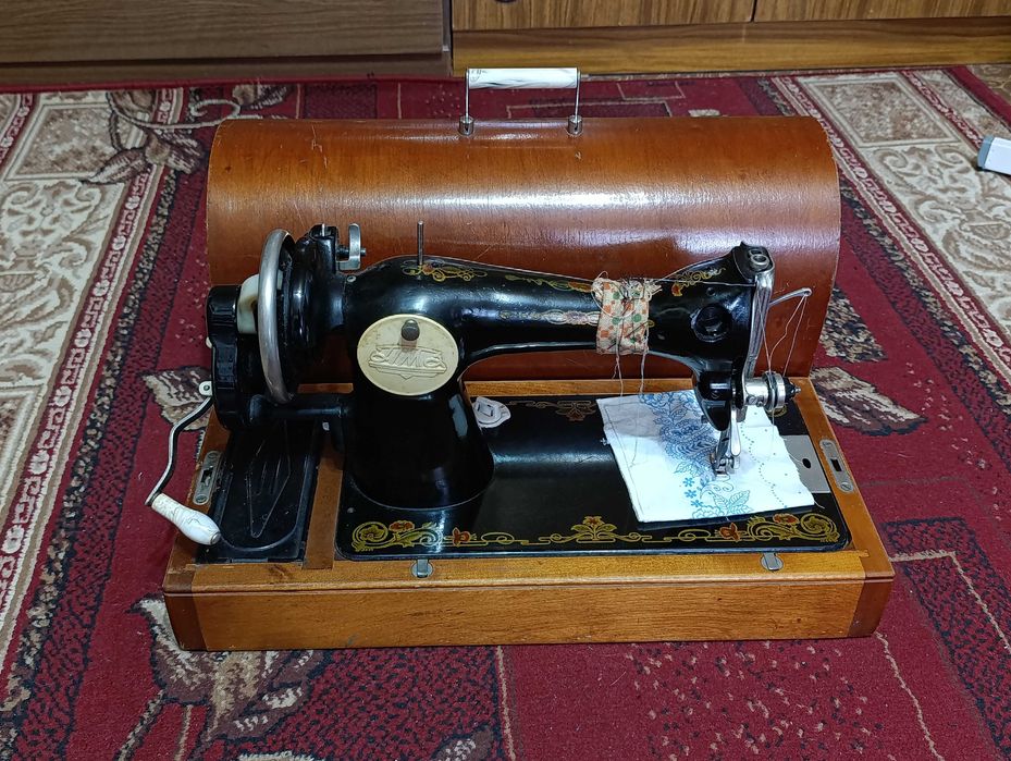 Ручна швейна машинка