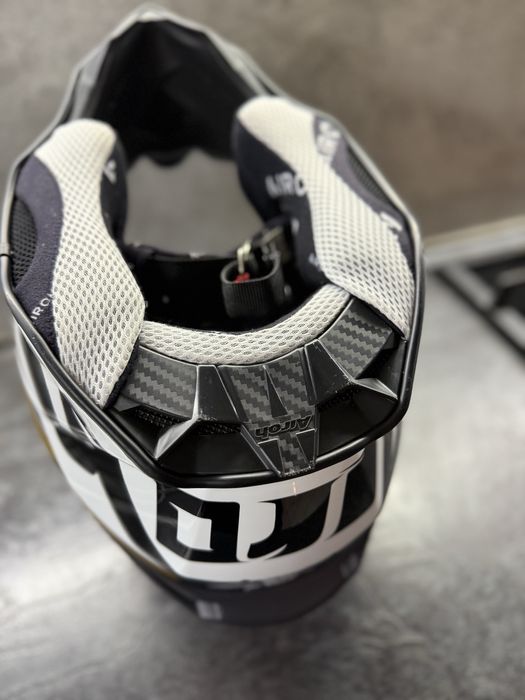 Шолом Airoh twist 2.0