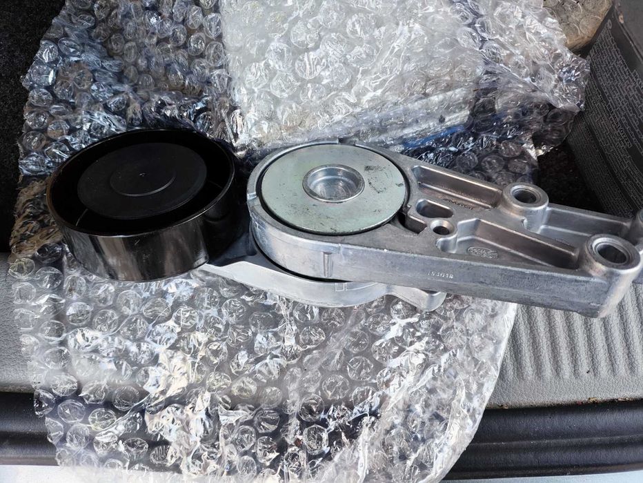 Натяжитель поликлинового ремня на Ауди,800 грн