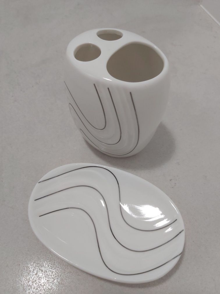 Ceramiczny kubek z mydelniczką