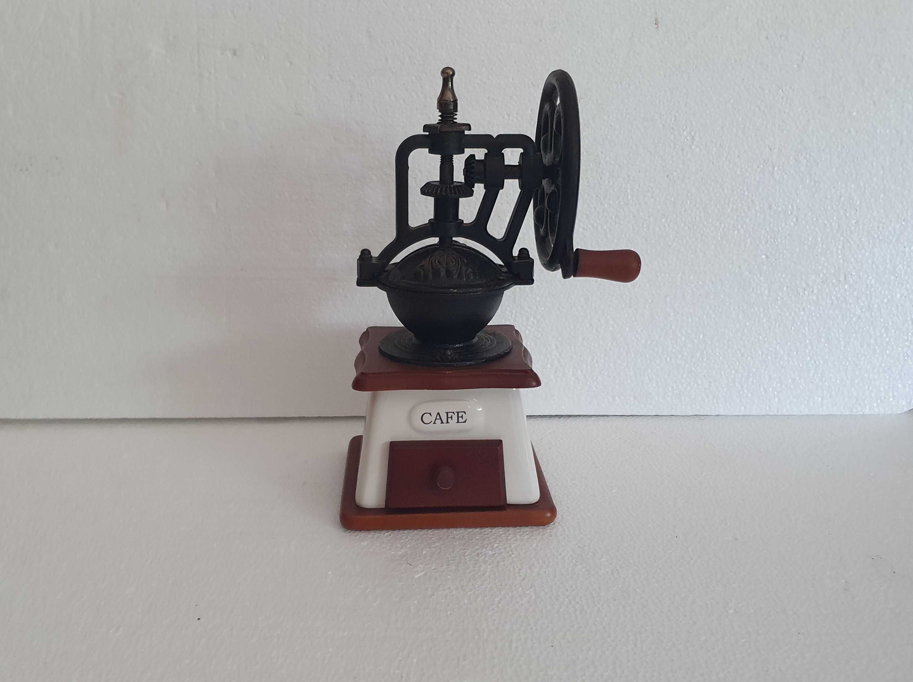 Magnífico Moinho de café manual, vintage e como novo