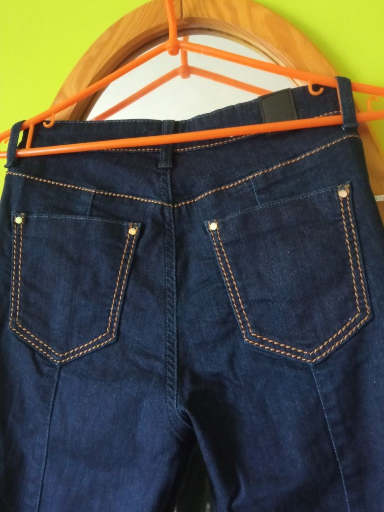 Sprzedam jeansy damskie guess s