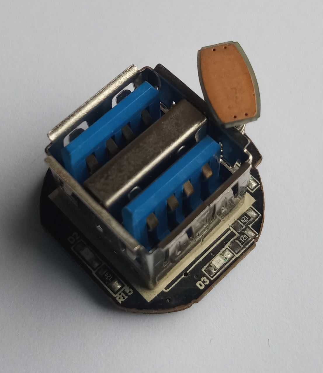 USB A роз'єми з платою та зі сенсорною кнопкою