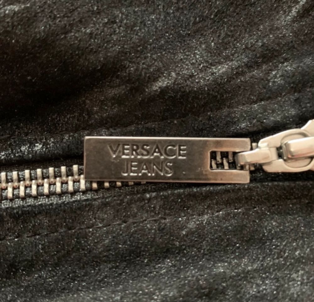 Blusão Versage Ediçao Limitada