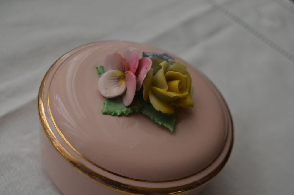 puzderko porcelana różowe sygnowane Anglia