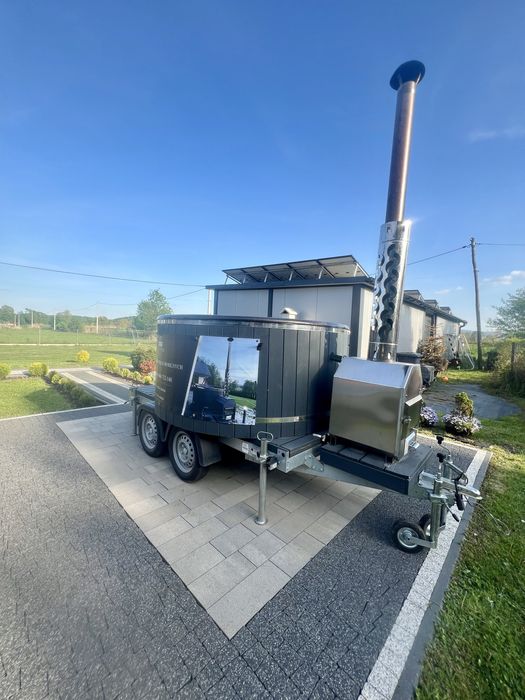 Balia mobilna na przyczepce dwuosiowej DCM 750 kg – gotowa do użytku