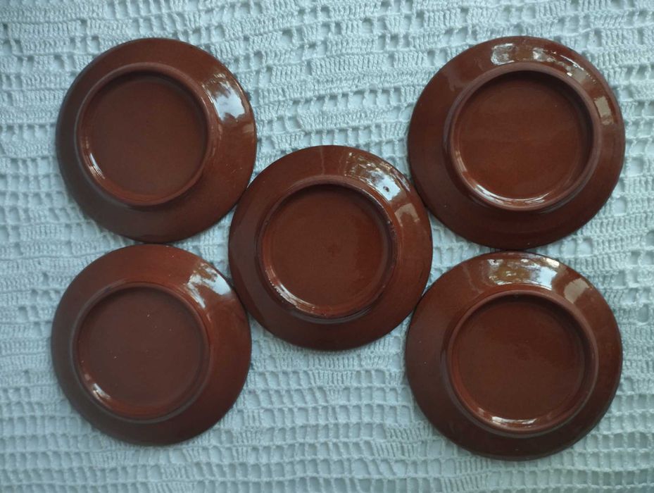 Ceramika bułgarska filiżanki i spodeczki