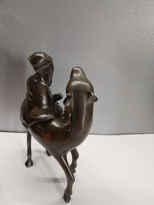 Kadzielnica z brązu,  figurka