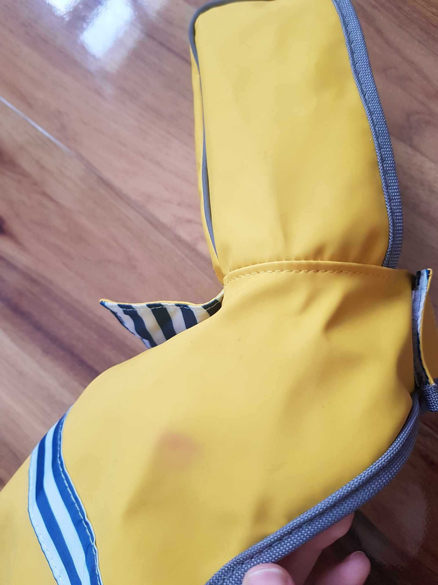 Dwustronny płaszcz przeciwdeszczowy dla psa Pooch Couture żółty