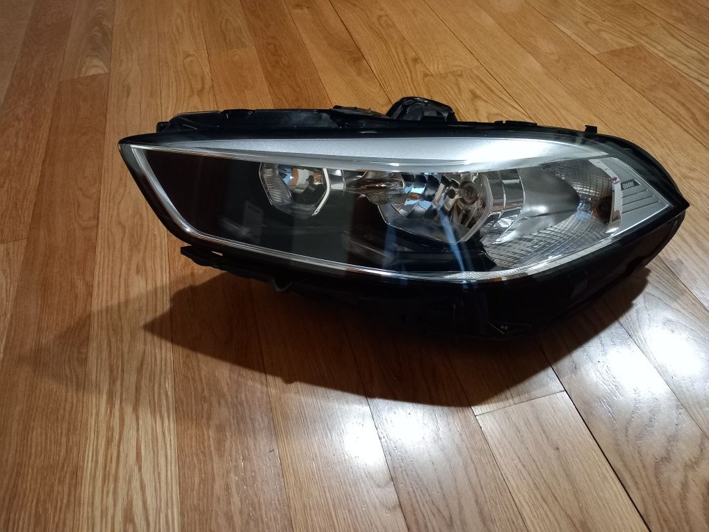 Farol ou optica frente esquerda original BMW serie 1 (F40) do ano 2019