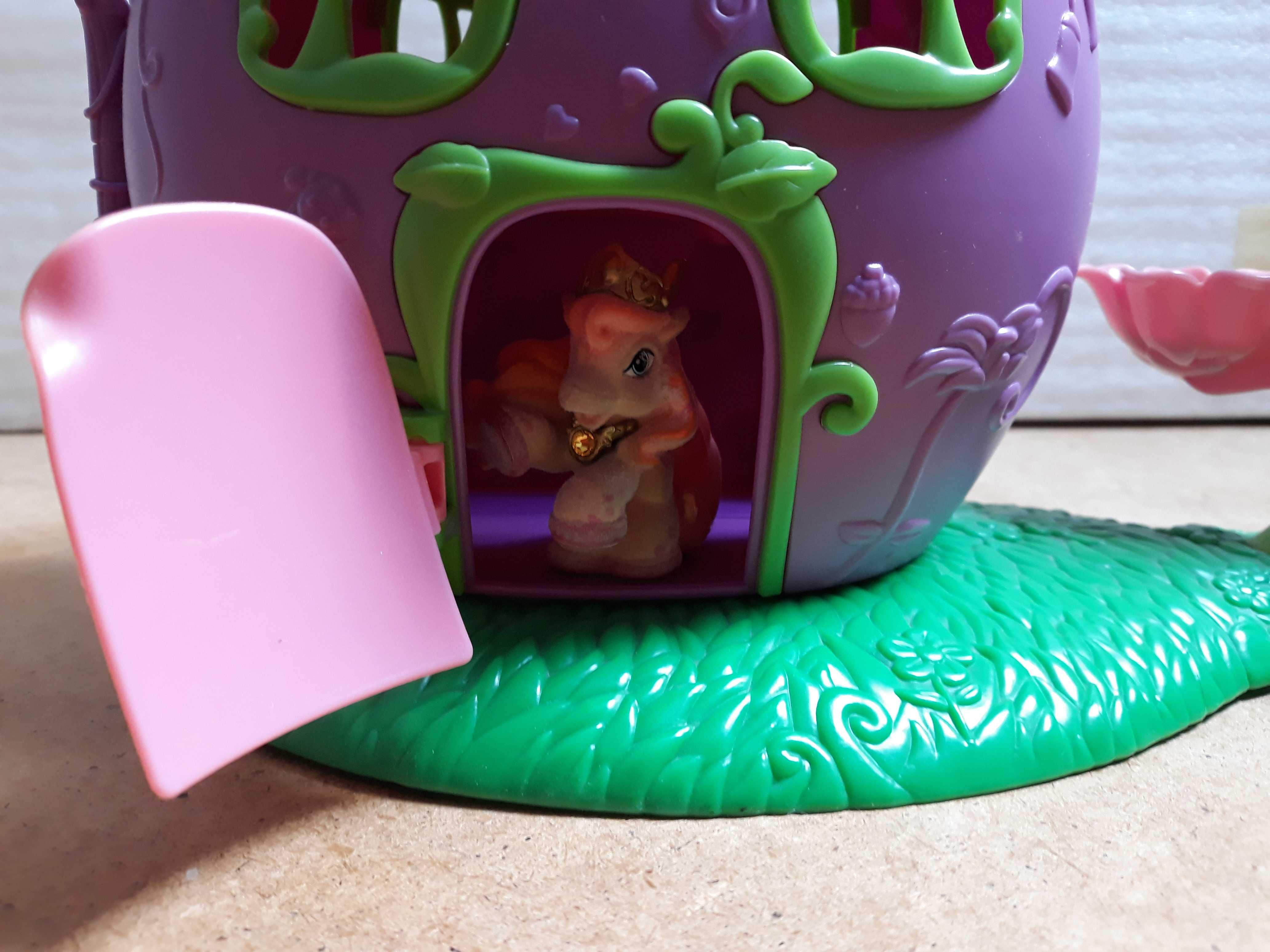 Kwiatowy domek kucyków koników Filly