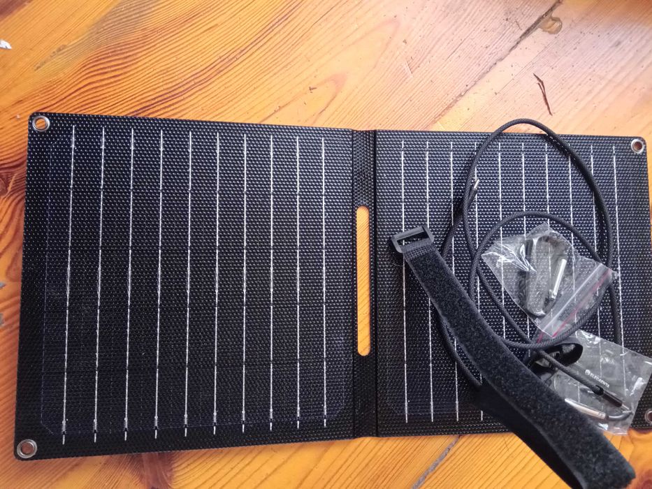 Przenośna ładowarka solarna