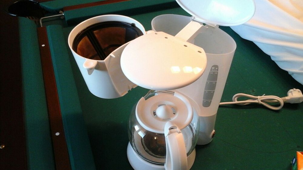 Máquina de café de filtros e torradeira