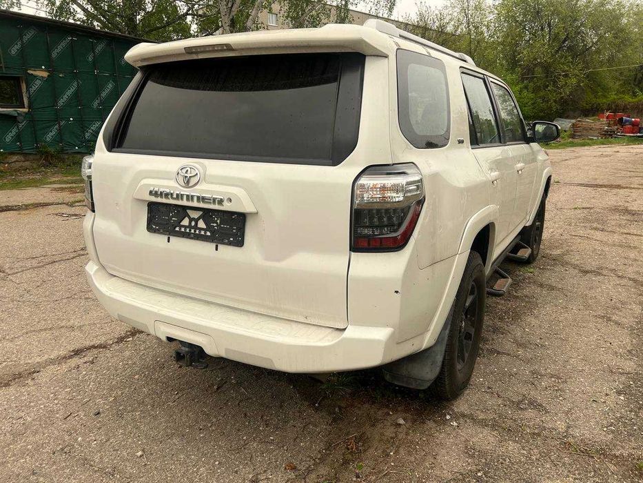 Разбираємо Toyota 4Runner Sr5 2015 White 4.0L 6