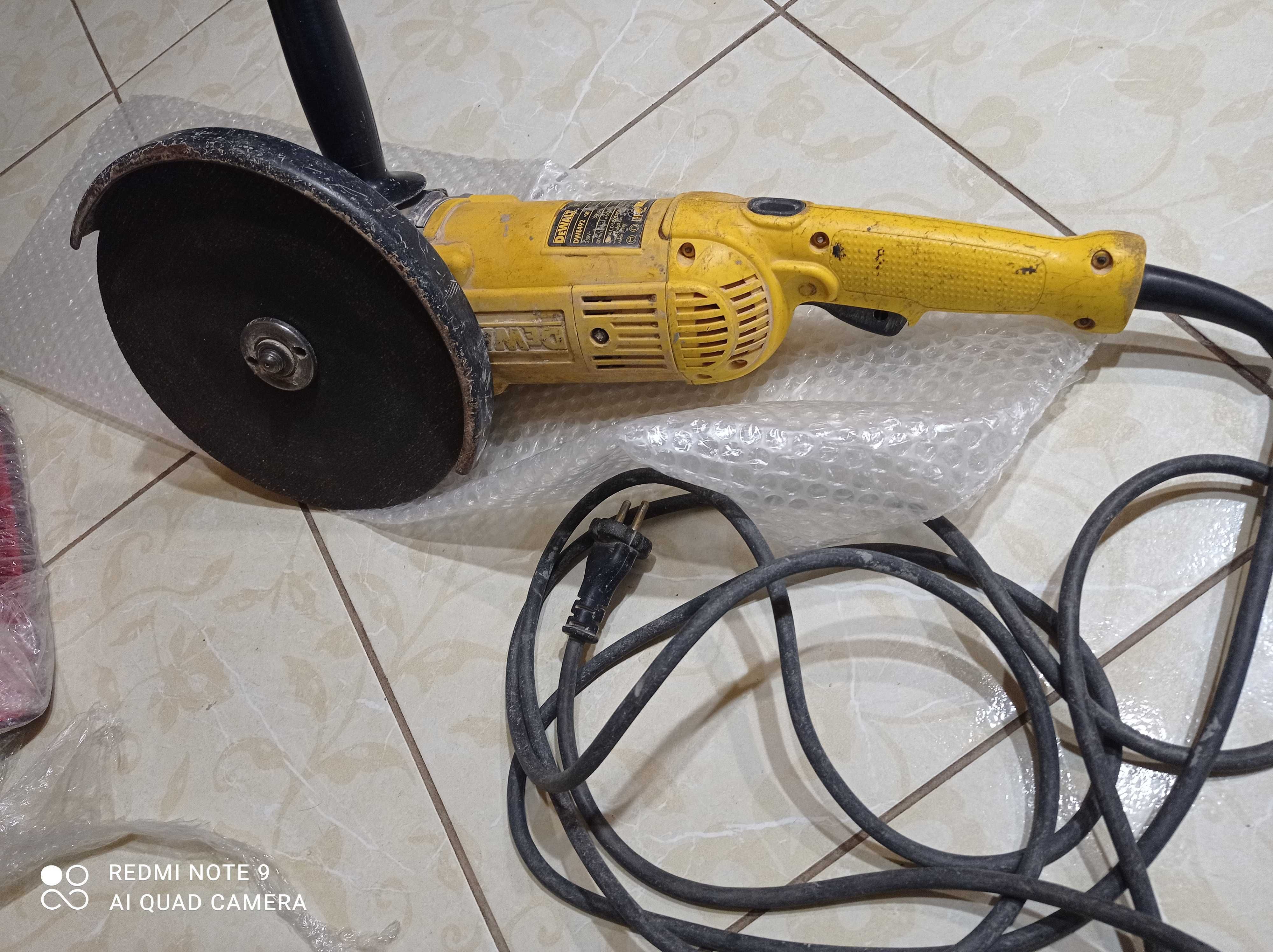 Болгарка DeWALT DWE492 2200Вт  240мм