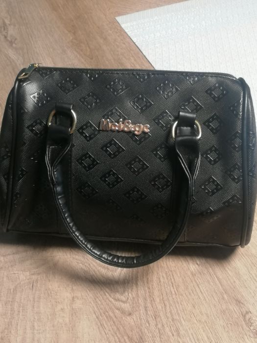 Elegancka torebka do ręki.