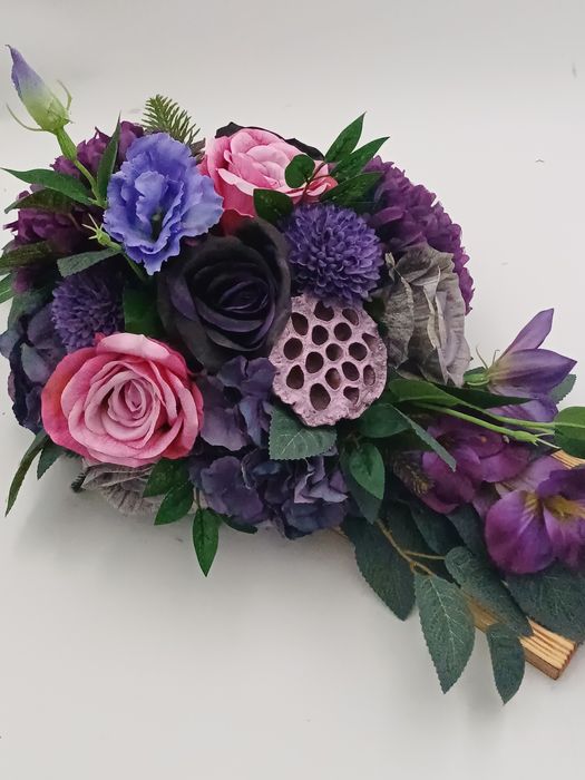 Kompozycja nagrobna na desce