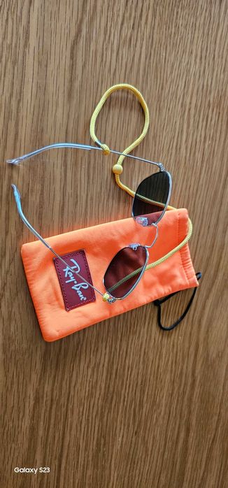 Óculos de sol menina marca RAY-BAN polarizados praticamente novos