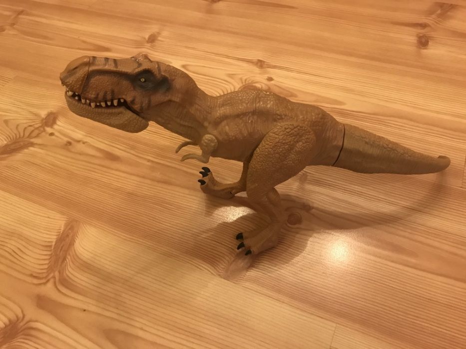 dinozaur - figurki dinozaurów - tyranozaur, spinozaur, raptor