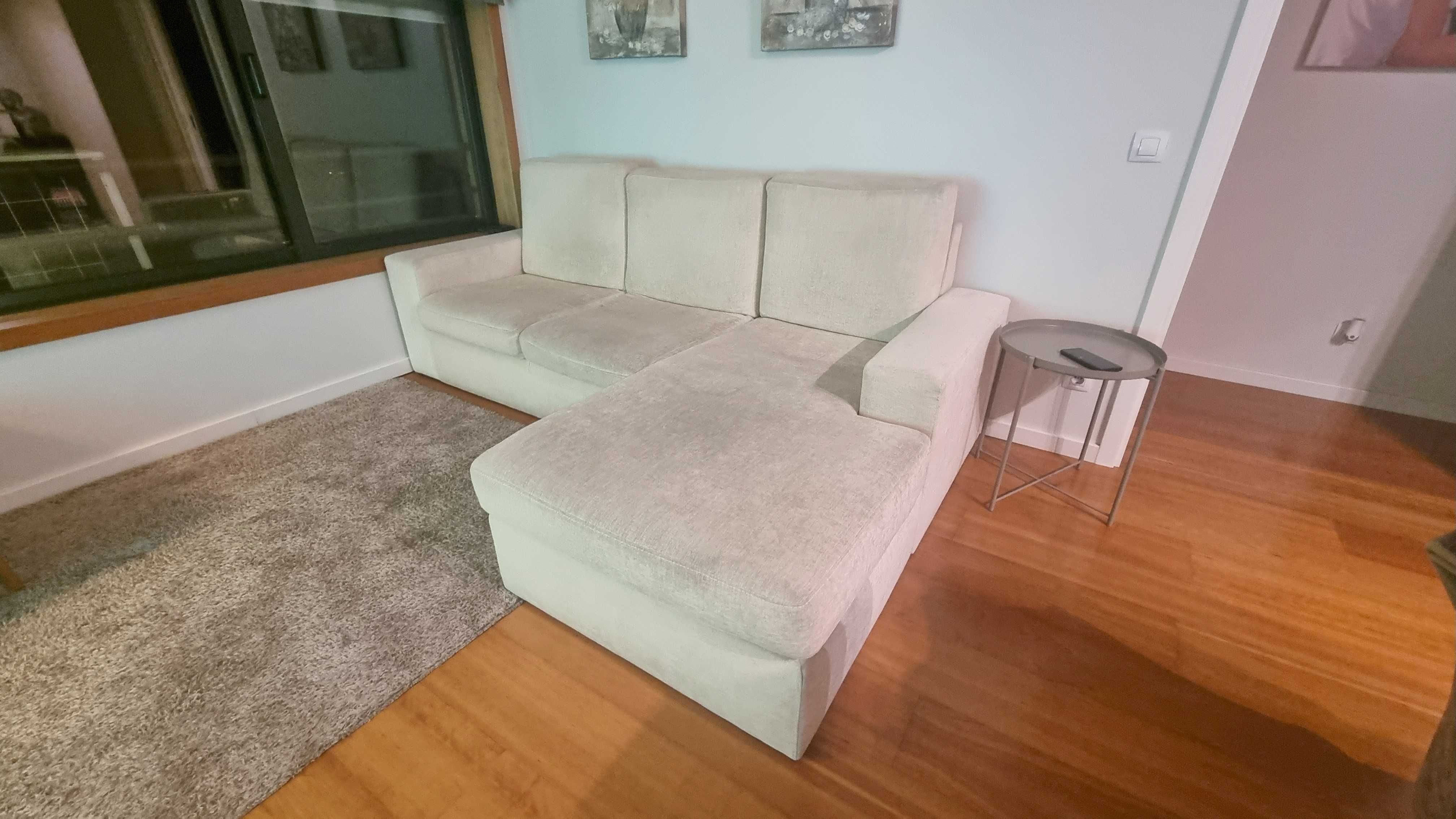 Sofá de 3 lugares com chaise longue