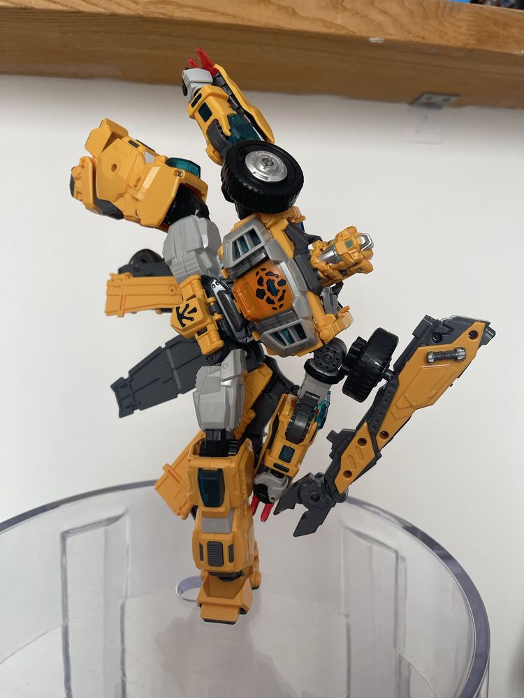 Robot transformer Thunderbolt, Dison