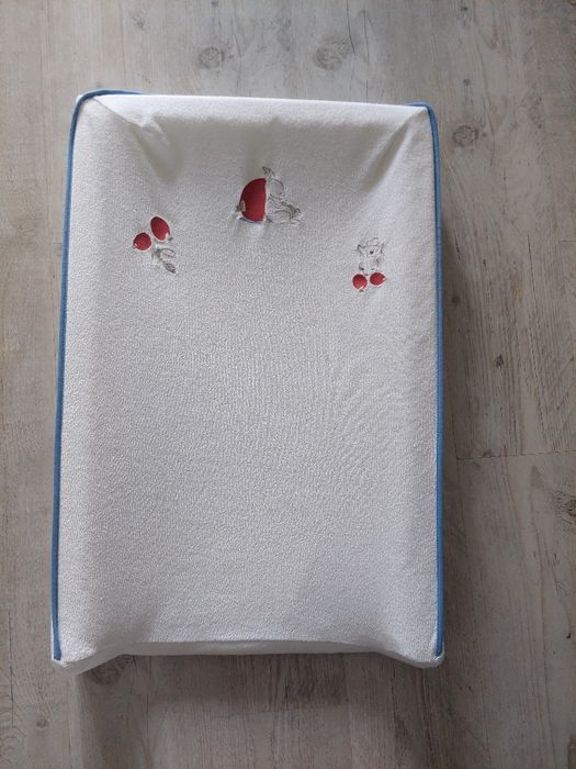 Trocador Vädra + 3 capas muda-fraldas