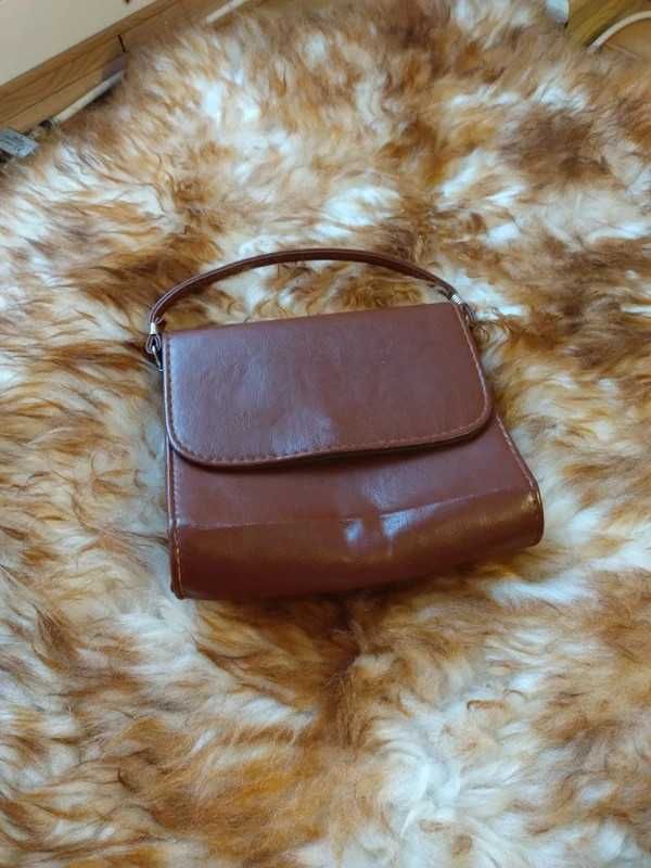 Skórzana brązowa torebka do ręki vintage mała kopertówka kuferek