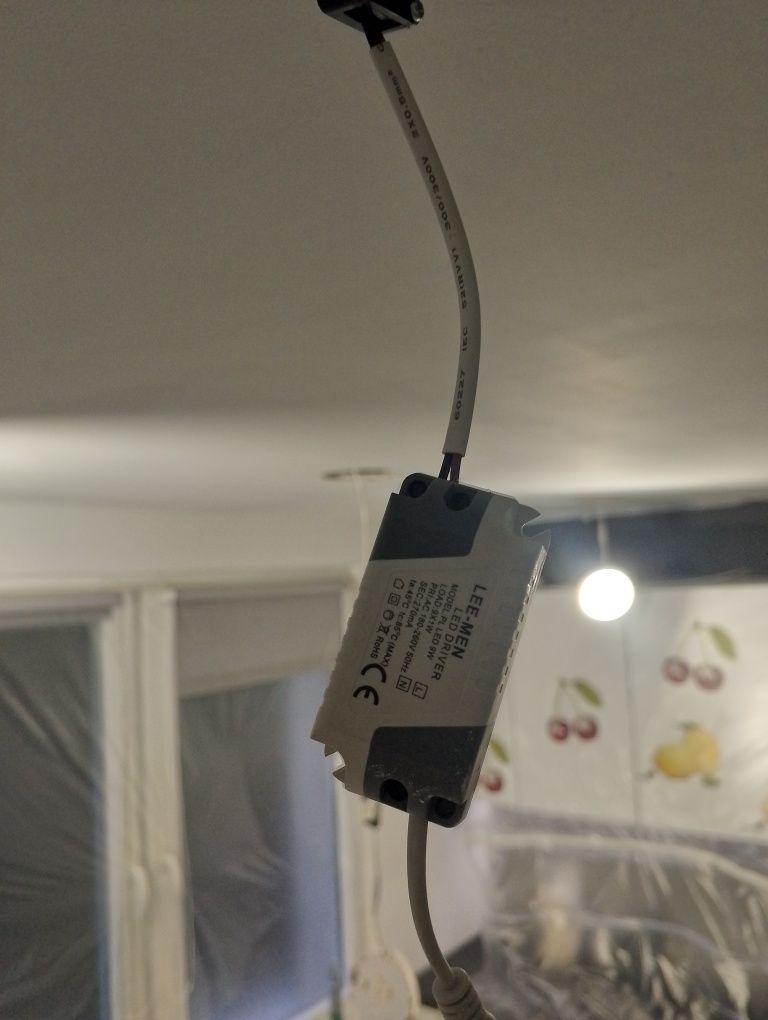 Lampy podtynkowe barwa biala